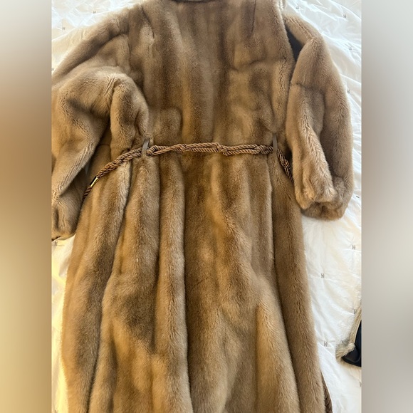 Mon wife vibes, but make it vintage faux! - Picture 4 of 10